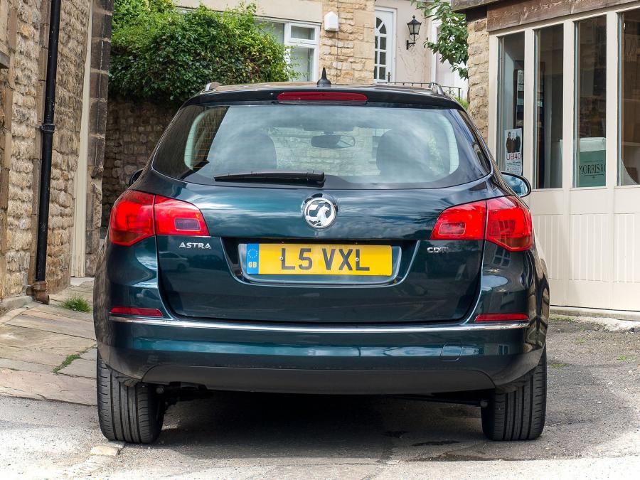  Vauxhall Astra Sports Tourer 2012 года  (фото 13 из 22)